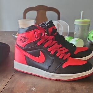 Jordan 1 Retro High OG-size 6.5 In Mens And A Size 8 In Women (Satin Breads)